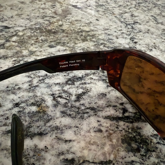 Stylish Sunglasses with Blue Lenses - Picture 4 of 5